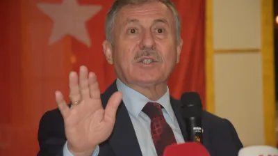 Yeni Yol Grubu Başkanvekili Özdağ,  'Siyaset yargıyı aparat olarak kullanıyor. Cumhurbaşkanı bu benim son seçimim diyordu. Bir Cumhurbaşkanı yalan söylemez'
