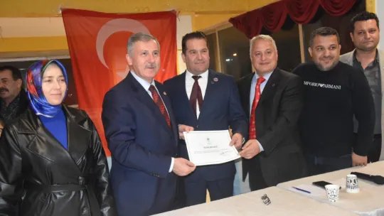 Yeni Yol Grubu Başkanvekili Özdağ,  'Siyaset yargıyı aparat olarak kullanıyor. Cumhurbaşkanı bu benim son seçimim diyordu. Bir Cumhurbaşkanı yalan söylemez'