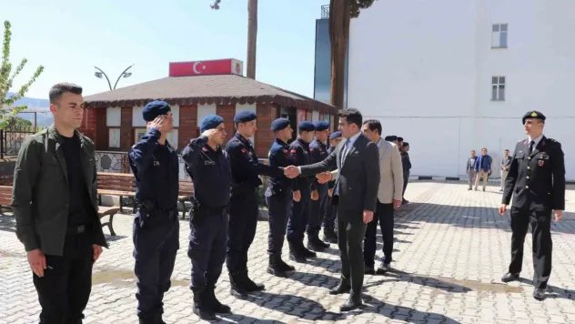 İlçede protokol vatandaşlarla bayramlaştı