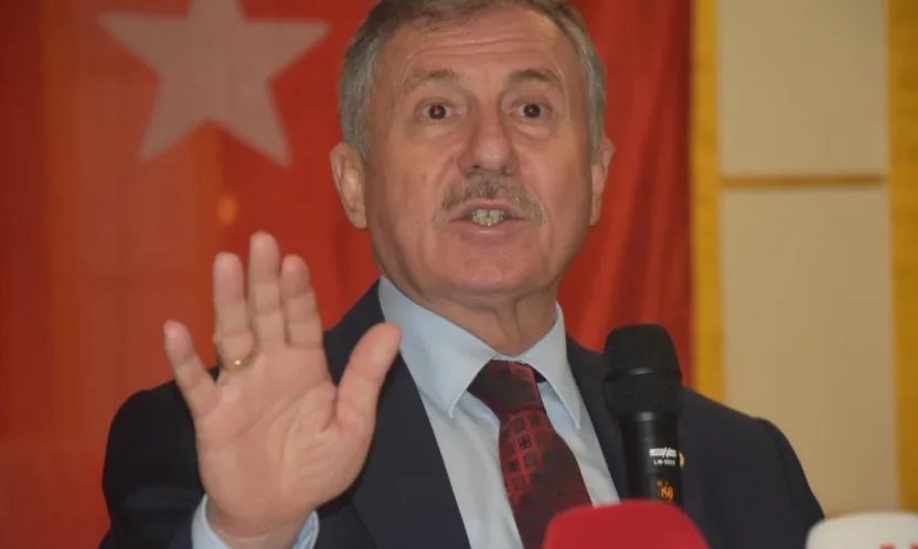 Yeni Yol Grubu Başkanvekili Özdağ,  'Siyaset yargıyı aparat olarak kullanıyor. Cumhurbaşkanı bu benim son seçimim diyordu. Bir Cumhurbaşkanı yalan söylemez'